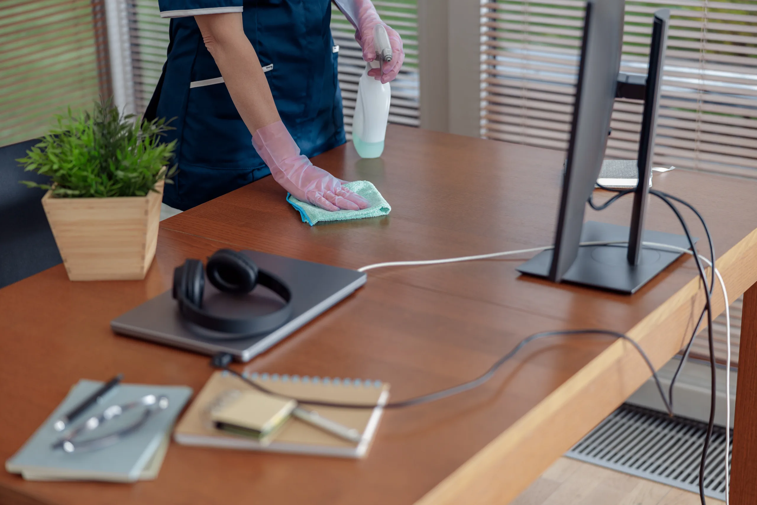 Meeting and workspace cleaning scaled
